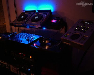 Our MEMBERS can Enlarge : DJ Booth rechts